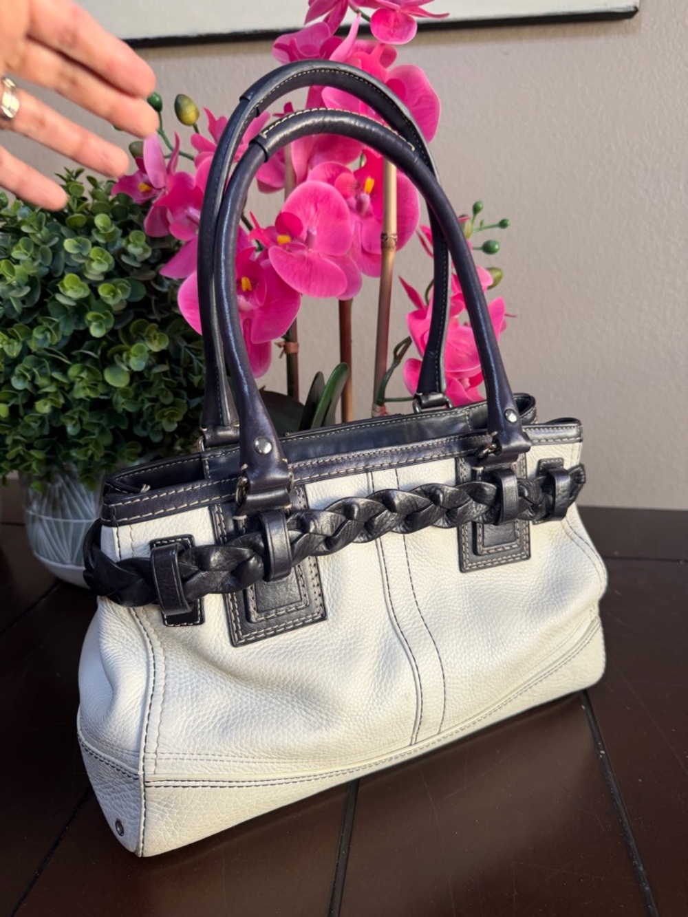 Coach Hampton braided satchel in white and black pebble leather - Picture 4 of 16